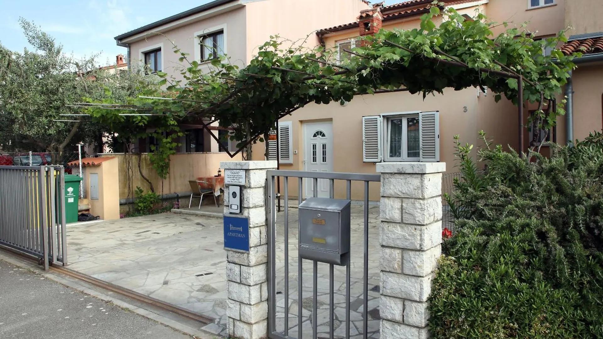 Apartments Tadijic プーラ